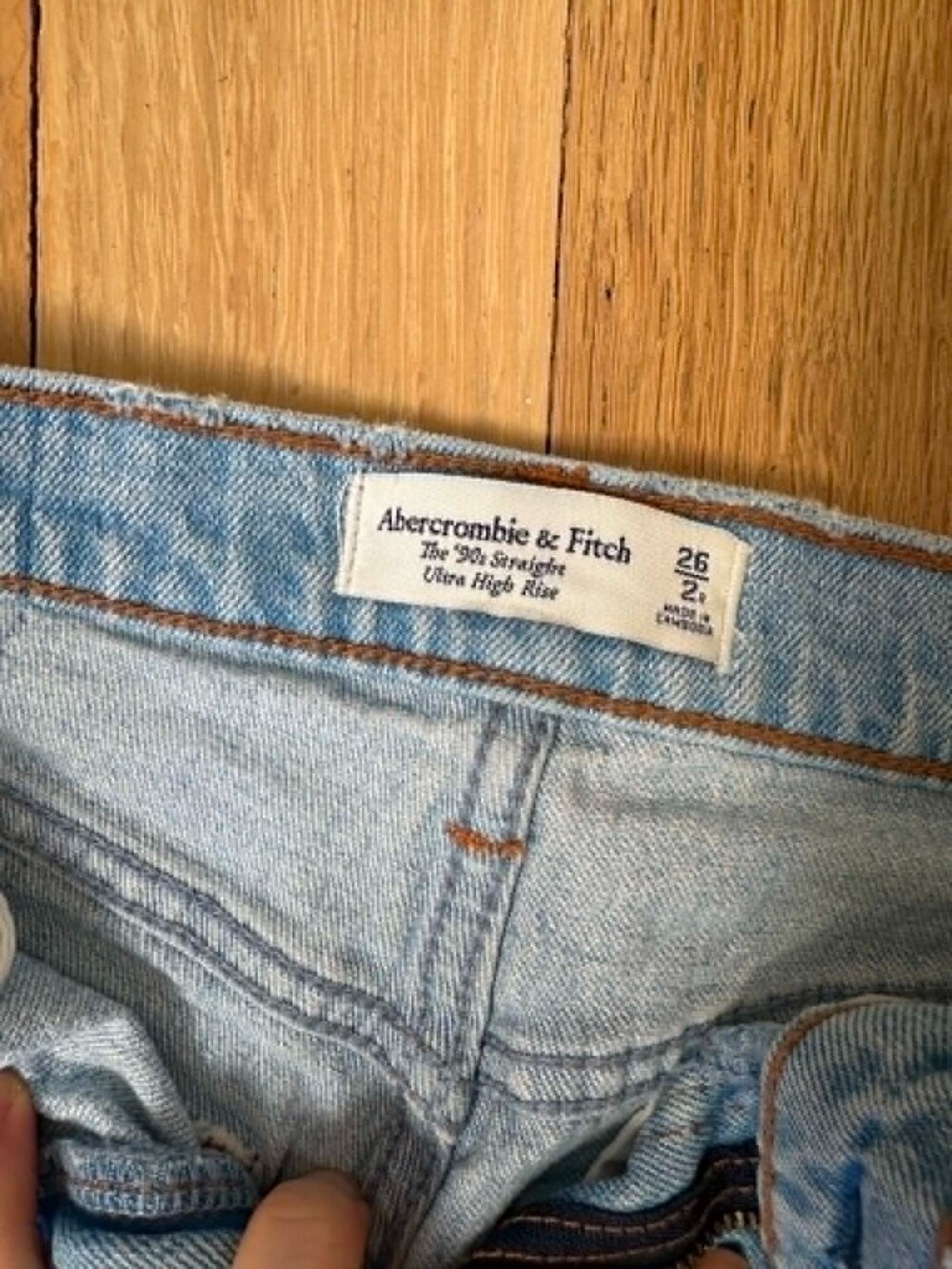 Abercrombie & Fitch "The 90's Straight Ultra High Rise"